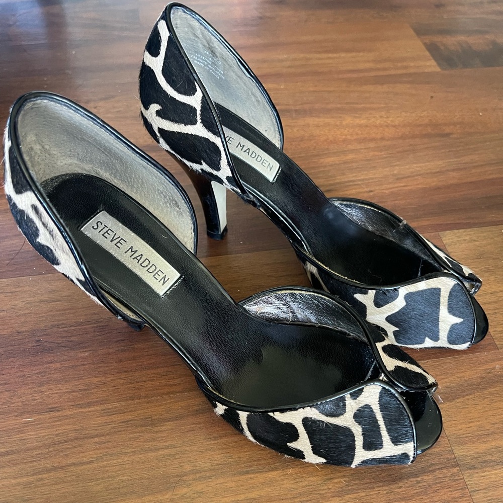 Animal Print open toed Steve Madden Pumps size 8.